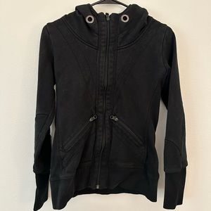 Unknown brand & size sweatshirt. fits size small.